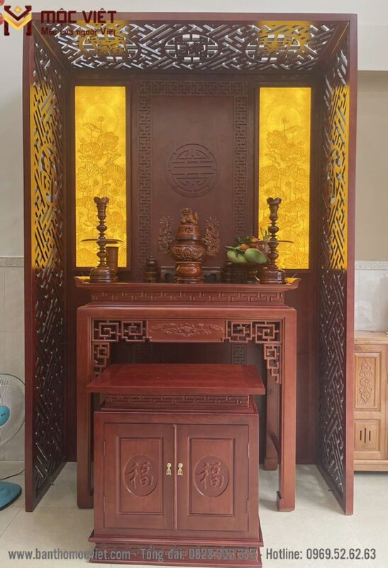 Phòng thờ hiện đại kết hợp tranh trúc chỉ tạo nên không gian ấm cúng