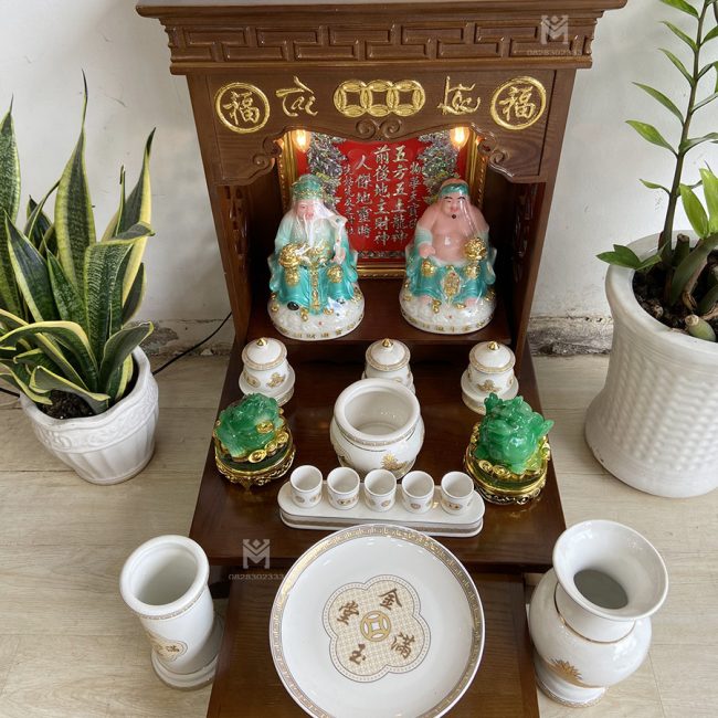 Bàn thờ thần tài màu nâu hiện đại