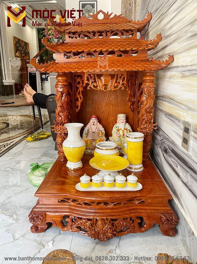Mẫu bàn thờ được làm bằng gỗ hương tự nhiên cao cấp