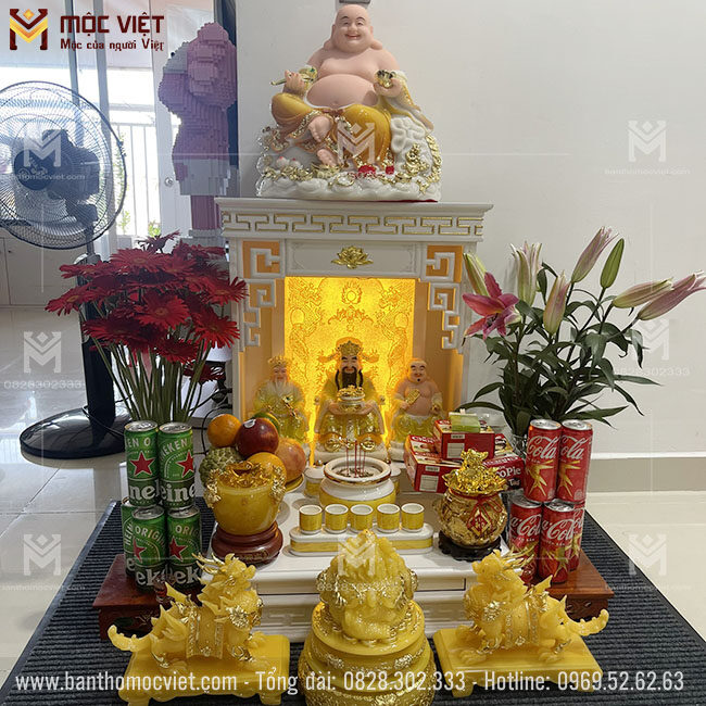 Bàn thờ ông địa Mộc Việt mang đến không gian thờ cúng trang nghiêm và phong thủy cho ngôi nhà của bạn