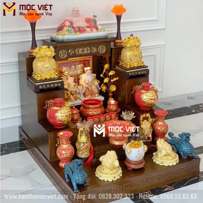 Bàn thờ ông địa thiết kế hiện đại giúp việc trang trí đồ lễ được hoàn thiện hơn