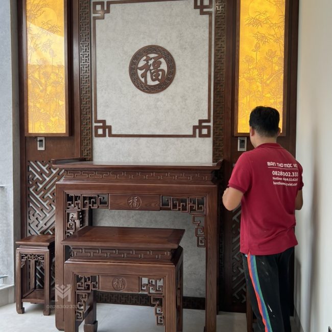 Mẫu bàn thờ gỗ sồi hiện đại 2023