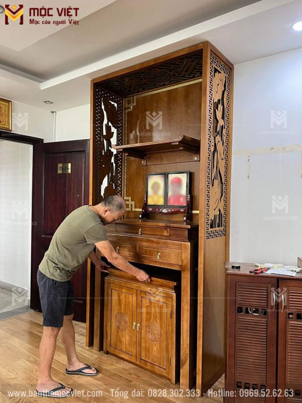 Mẫu bàn thờ hiện đại được thiết kế nhỏ gọn phù họp cho căn hộ chung cư