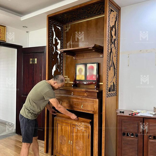 Mẫu bàn thờ hiện đại được thiết kế nhỏ gọn phù họp cho căn hộ chung cư