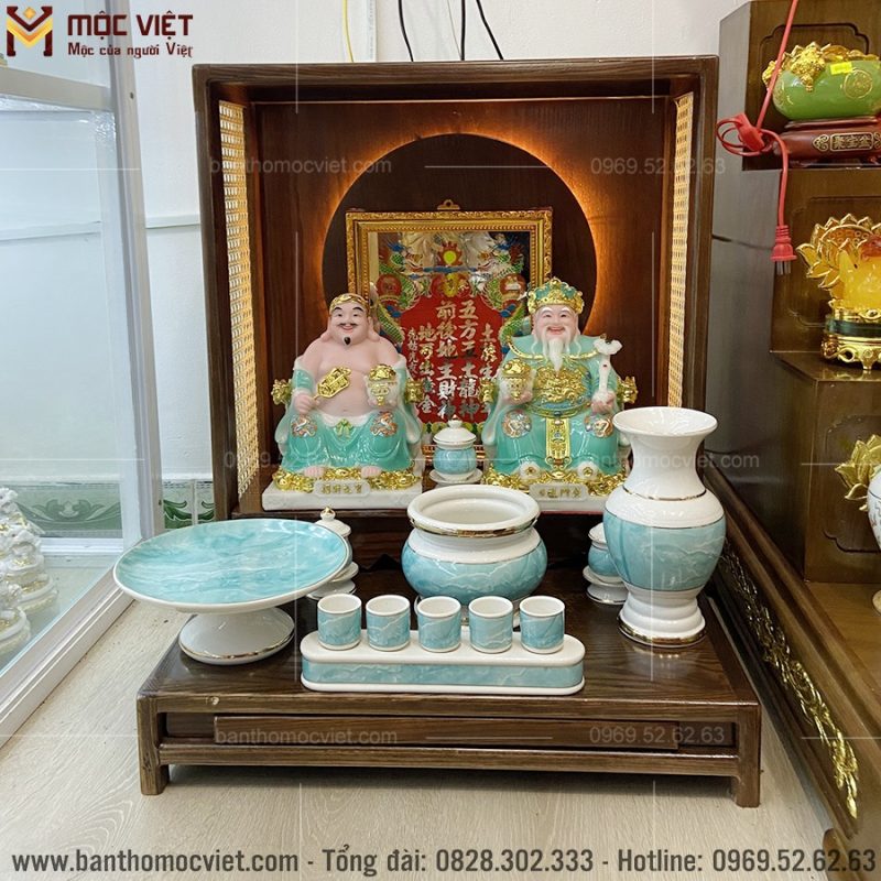 Bàn thờ thần tài hào quang tông màu nâu ấm được nhiều khách hàng lựa chọn