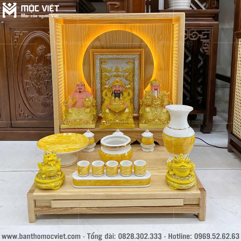 Vầng hào quang tỏa sáng làm điểm nhấn cho không gian thờ ông địa thần tài