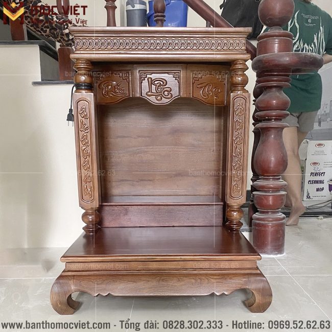 Bàn thờ đẹp với tông màu nâu ấm cúng