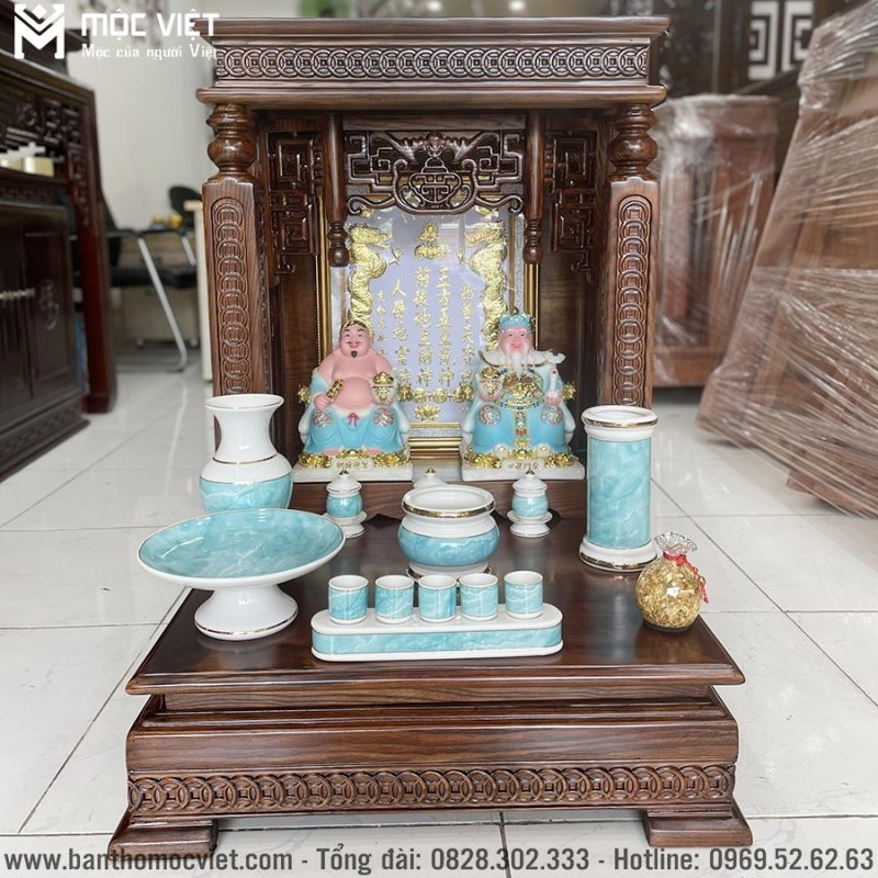 Với kết cấu cột, tạo nên sự chắc chắn cho bàn thờ